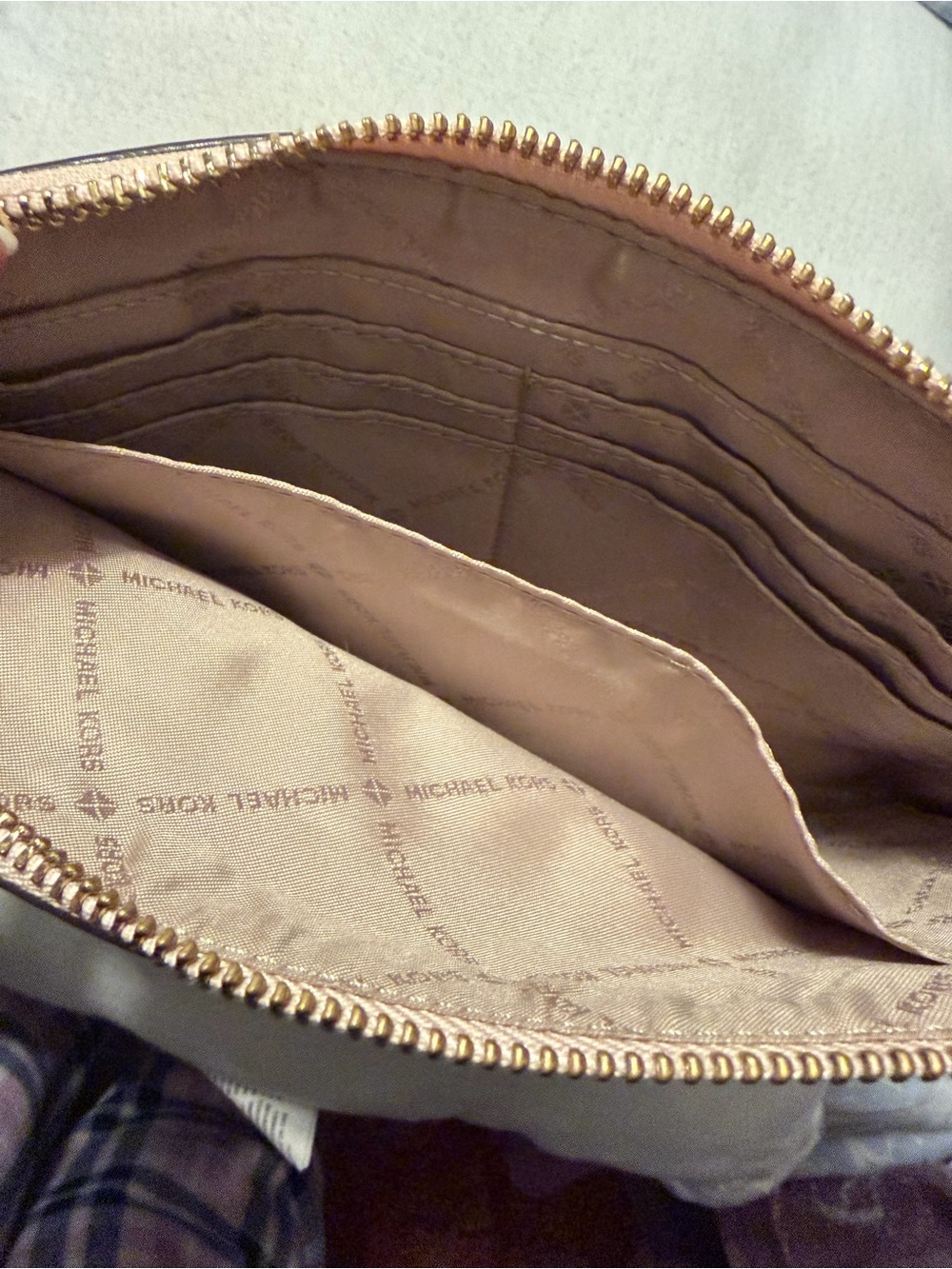 Michael Kors Nude Patent Logo Wristlet Clutch - Picture 5 of 7